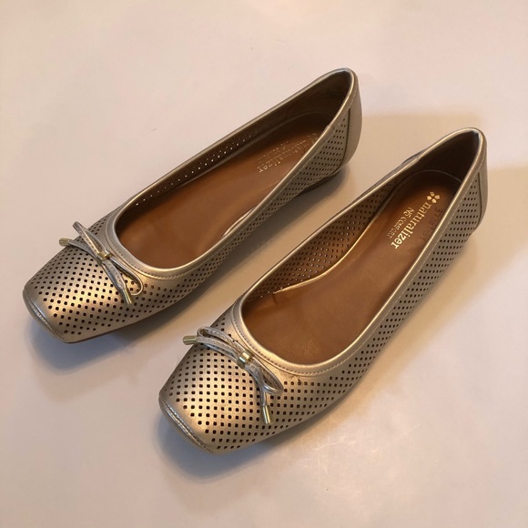 naturalizer gold shoes